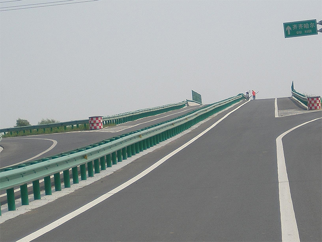 阜新高速公路护栏的材质与规格